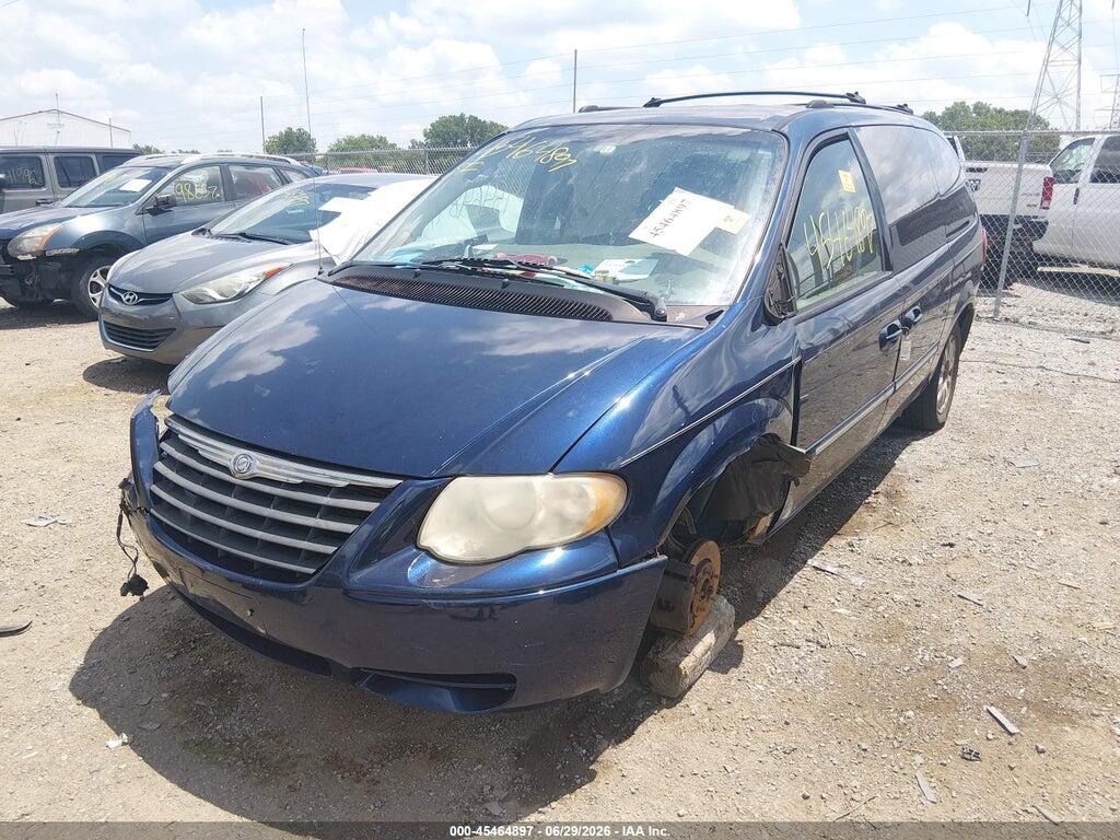 2C4GP54L45R416741 2005 CHRYSLER TOWN & COUNTRY photo no. 2