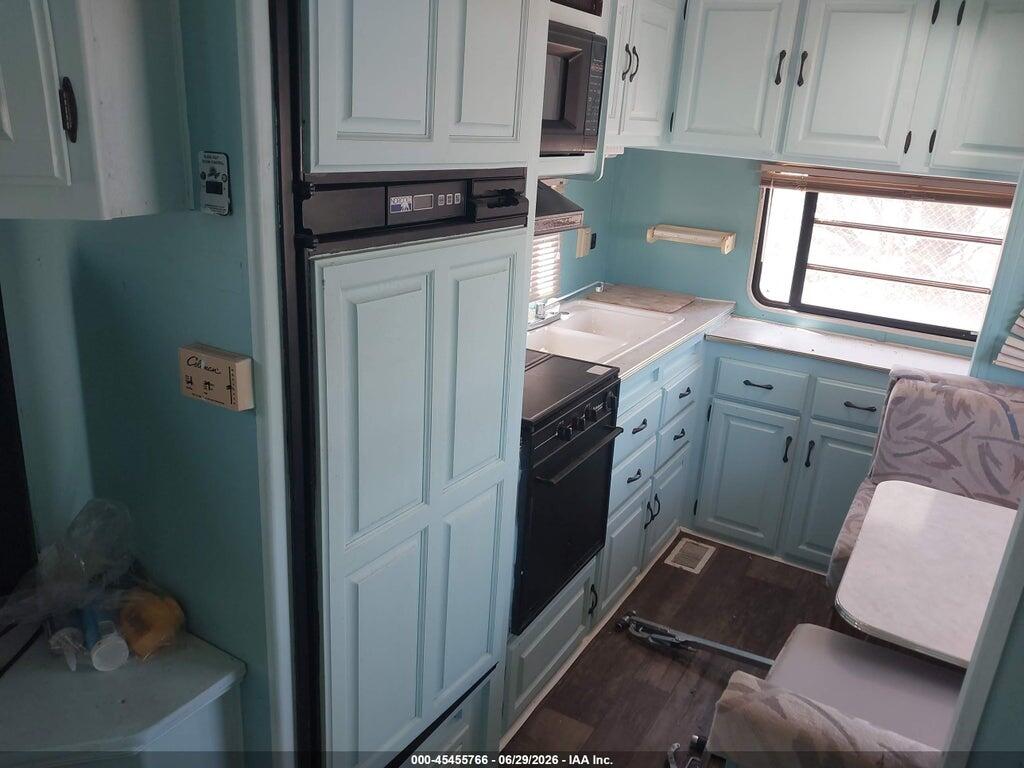 1UJCJ02P4T5LE0209 1996 JAYCO EAGLE 303 RK SLIDE photo no. 10