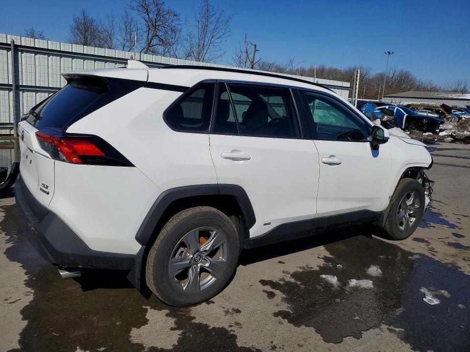 2024 TOYOTA RAV4 HYBRID XLE — Фото 3 из 14