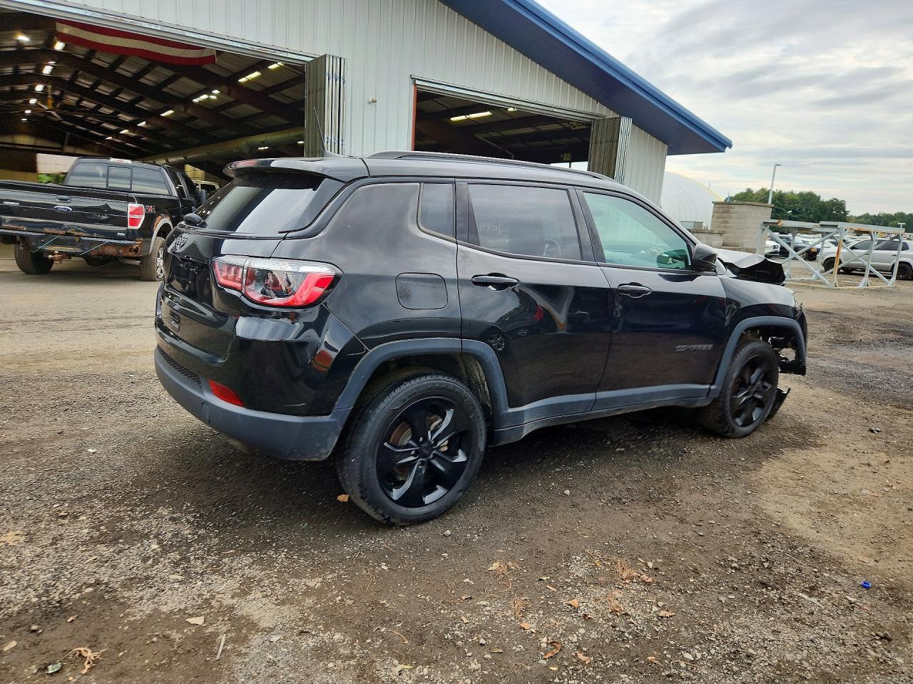 2021 JEEP COMPASS LATITUDE — Фото 3 из 12