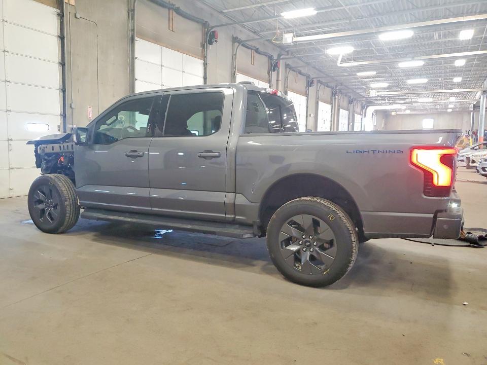 2022 FORD F150 LIGHTNING PRO — Фото 2 из 13