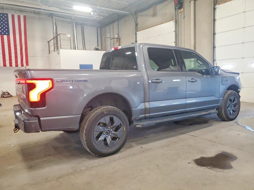 2022 FORD F150 LIGHTNING PRO — Фото 3 из 13