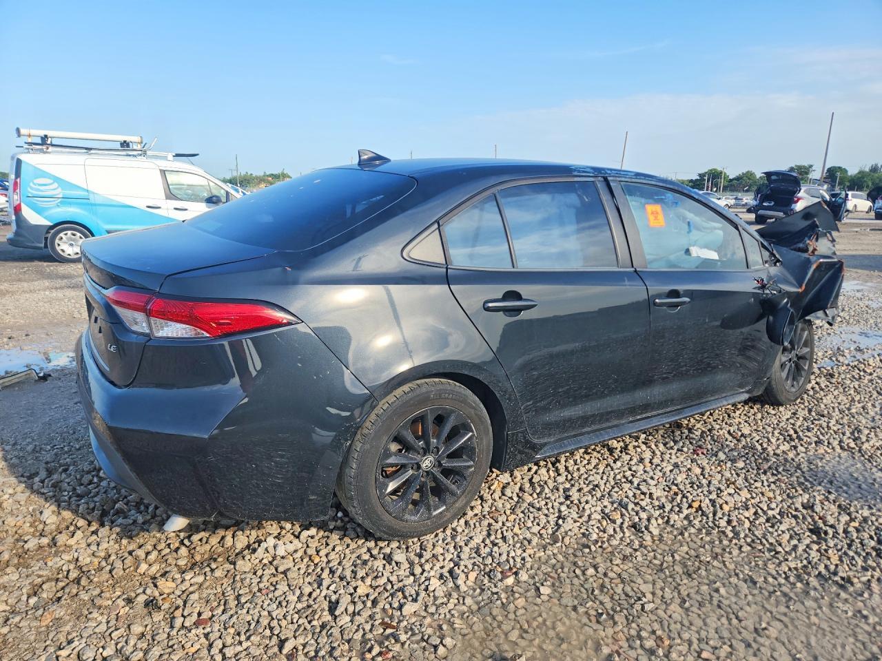 2022 TOYOTA COROLLA LE — Фото 3 из 13