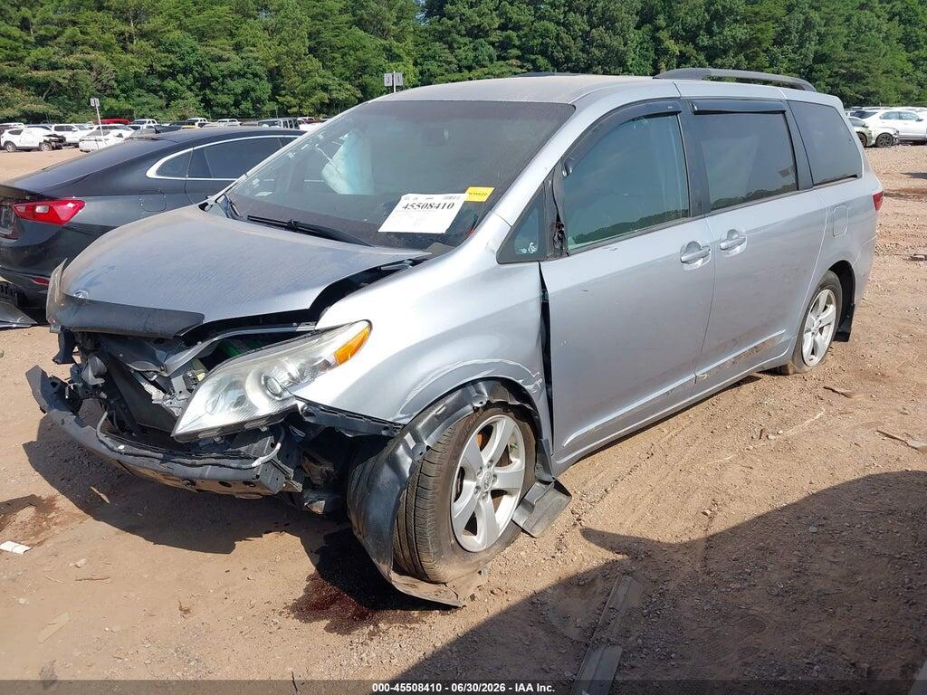 5TDKK3DC2FS557281 2015 TOYOTA SIENNA photo no. 2