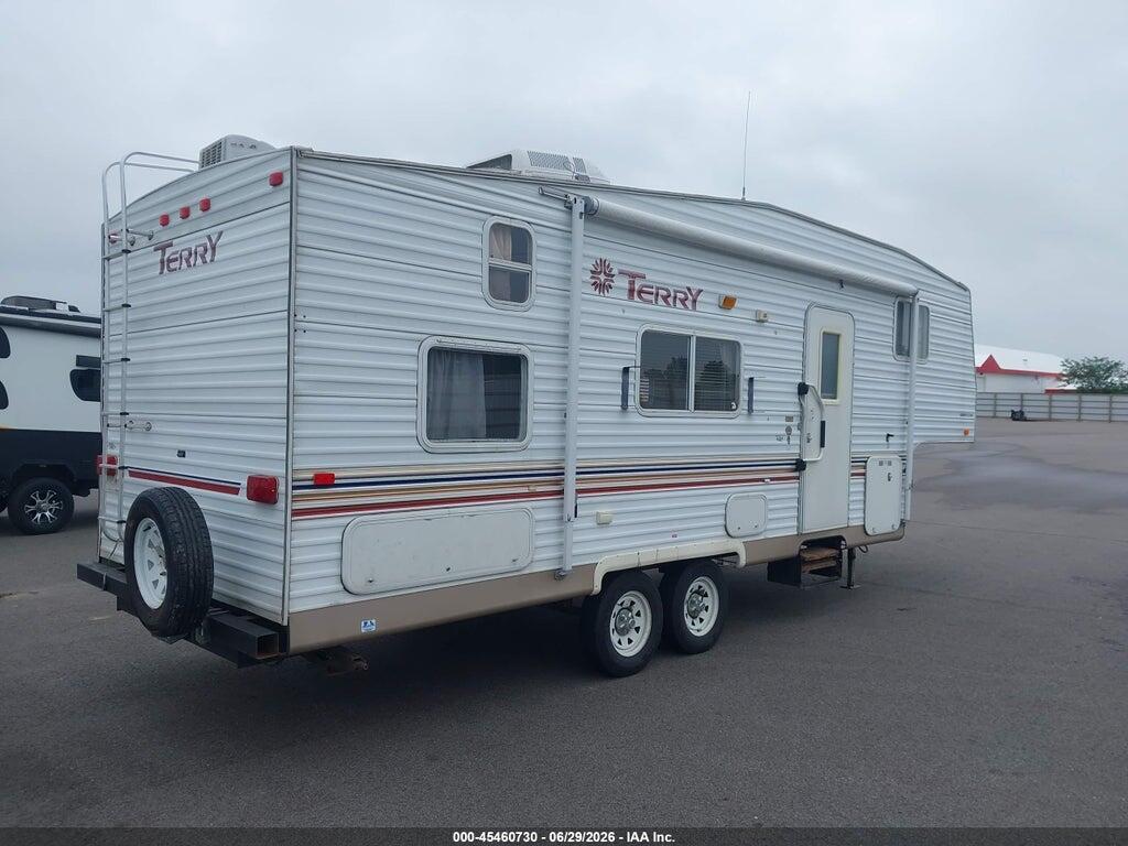 1EA5A272622963663 2002 FLEETWOOD TERRY FREEDOM 275A 5TH WHL TRAVEL TRAILER photo no. 4