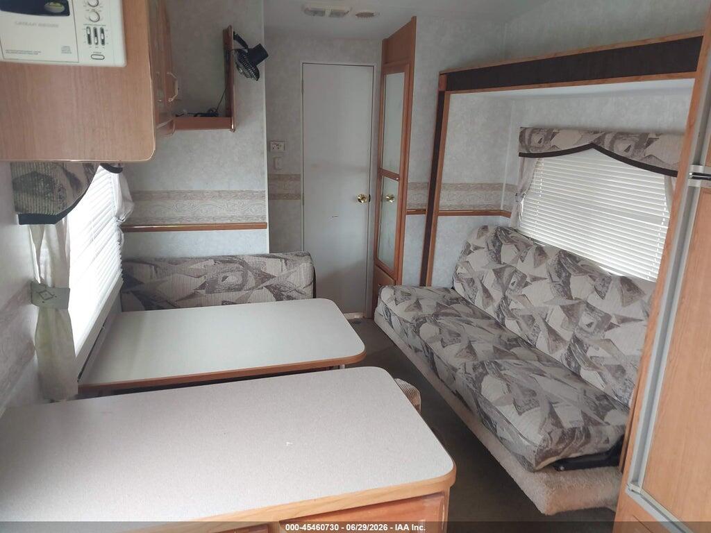 1EA5A272622963663 2002 FLEETWOOD TERRY FREEDOM 275A 5TH WHL TRAVEL TRAILER photo no. 8