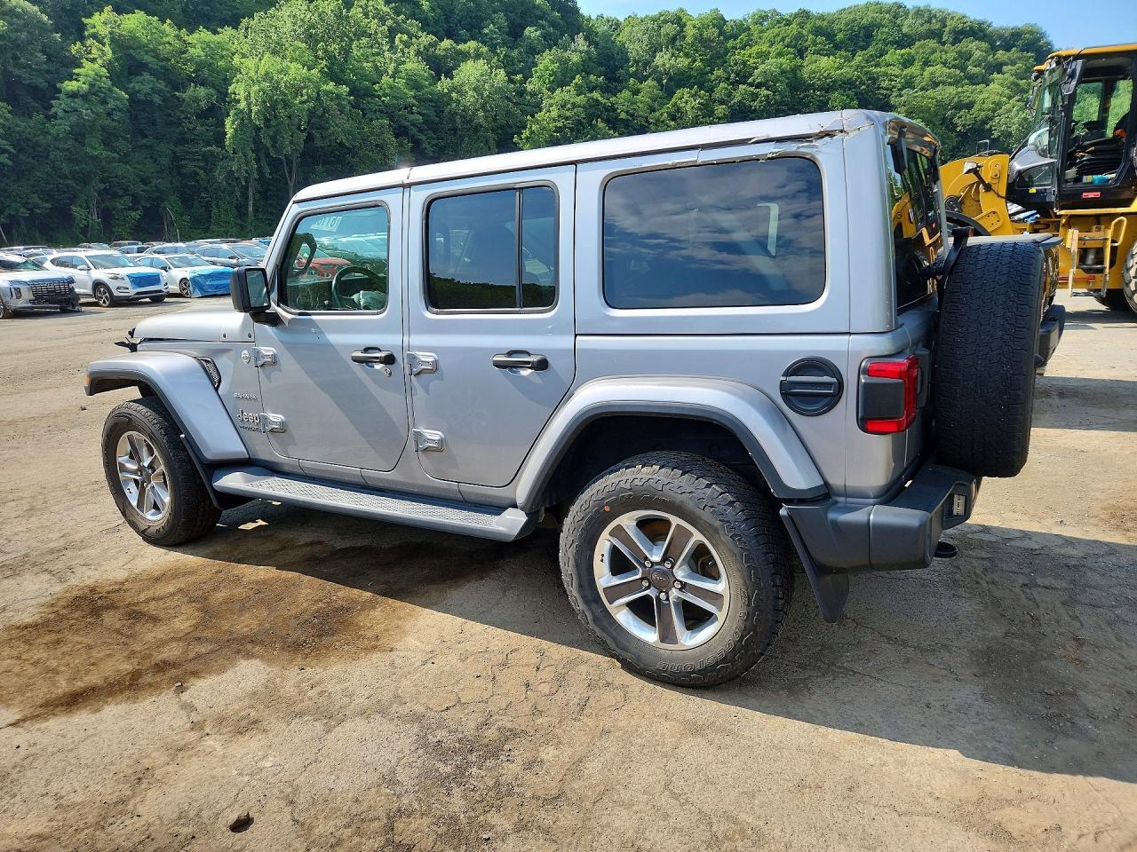 2021 JEEP WRANGLER UNLIMITED SAHARA — Фото 2 из 13