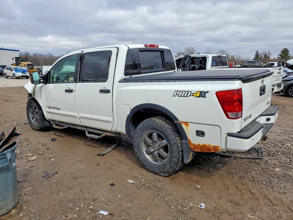 2013 NISSAN TITAN — Фото 2 из 13