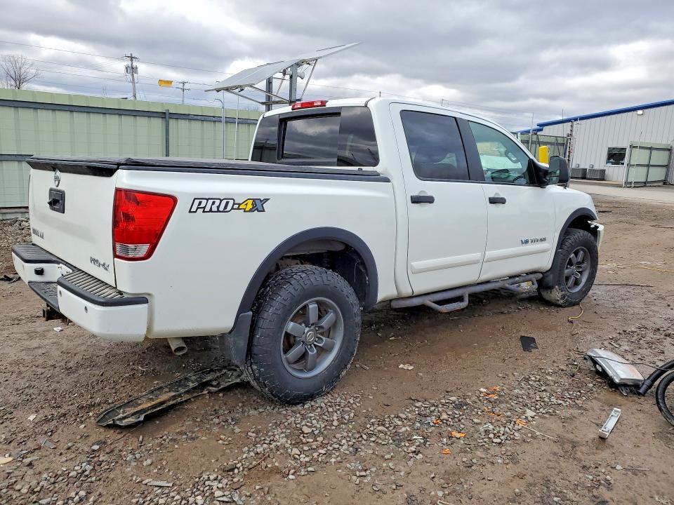 2013 NISSAN TITAN — Фото 3 из 13