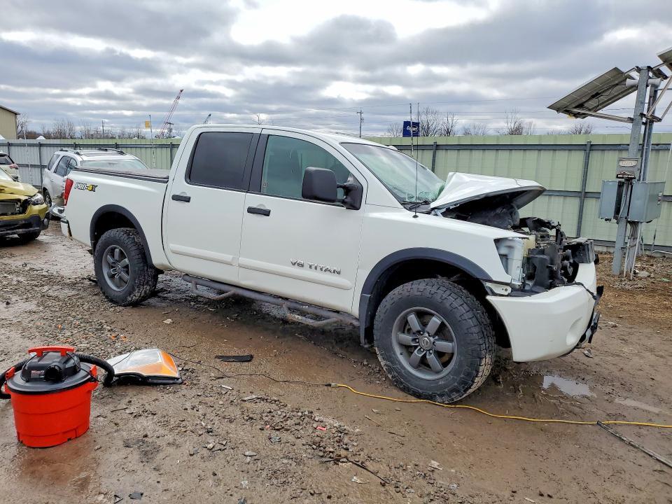 2013 NISSAN TITAN — Фото 4 из 13