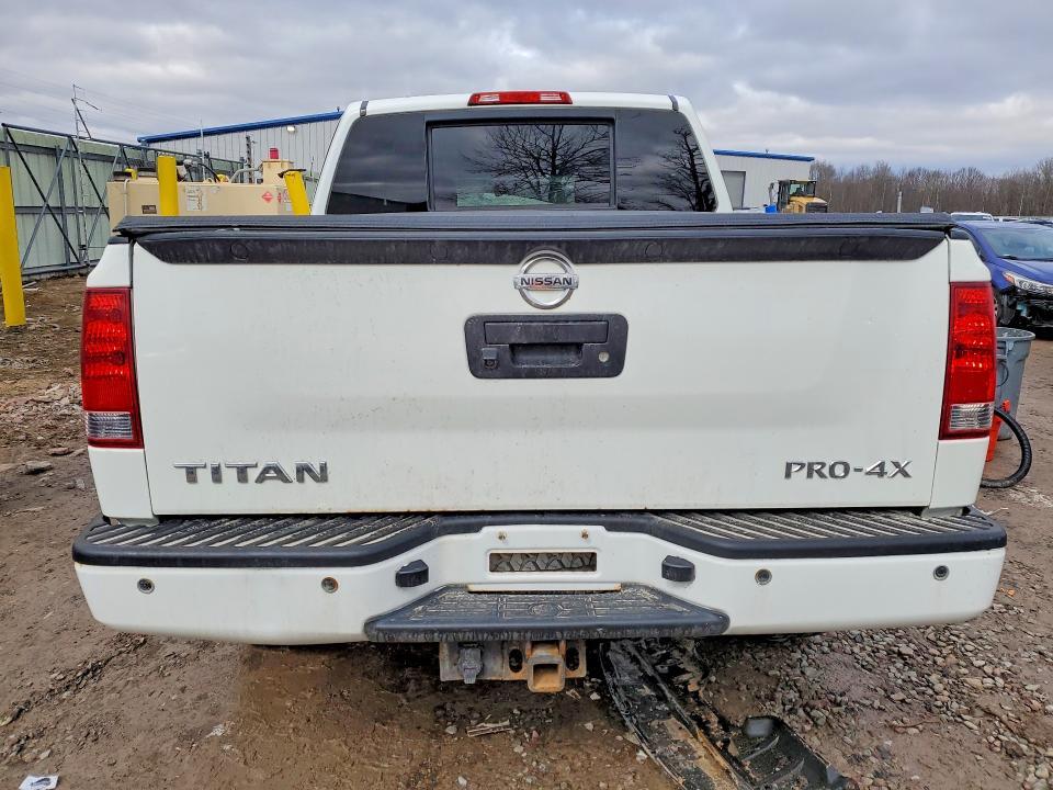 2013 NISSAN TITAN — Фото 6 из 13