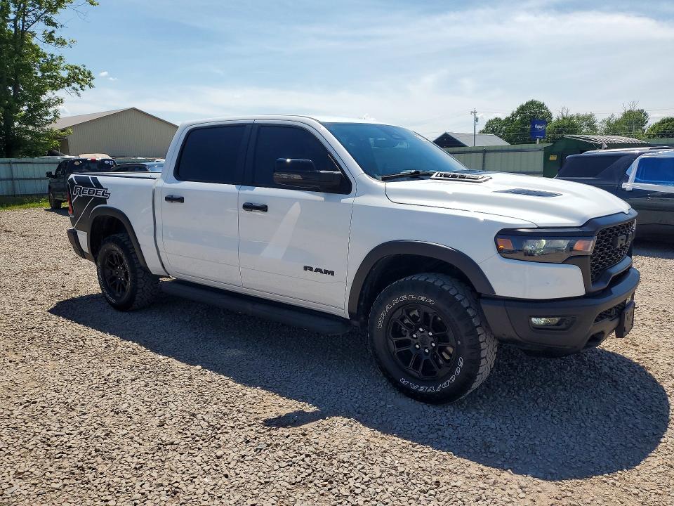 2025 RAM 1500 REBEL — Фото 4 из 13
