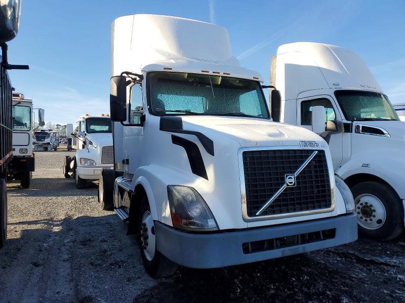 2016 VOLVO VNL SEMI TRUCK