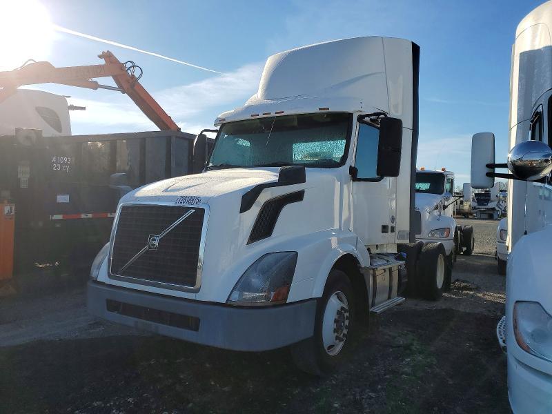 2016 VOLVO VNL SEMI TRUCK — Фото 2 из 10