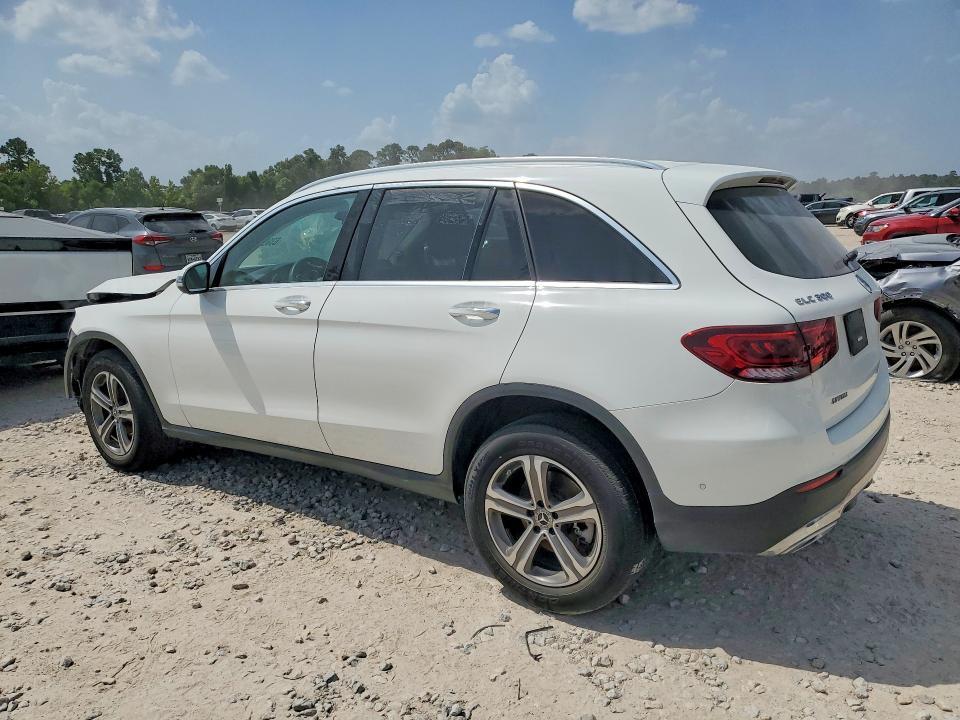 2021 MERCEDES-BENZ GLC 300 — Фото 2 из 12