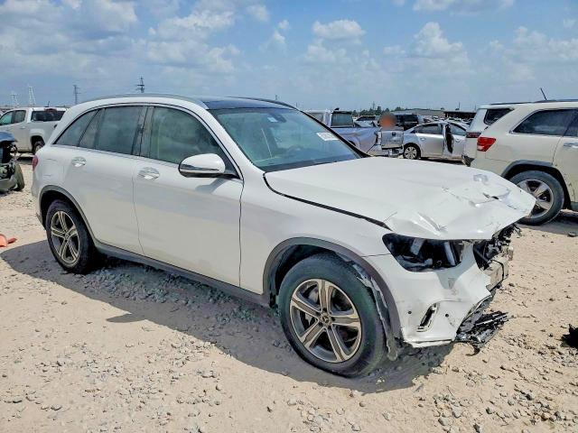 2021 MERCEDES-BENZ GLC 300 — Фото 4 из 12