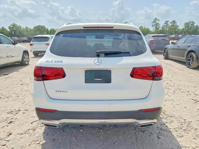 2021 MERCEDES-BENZ GLC 300 — Фото 6 из 12