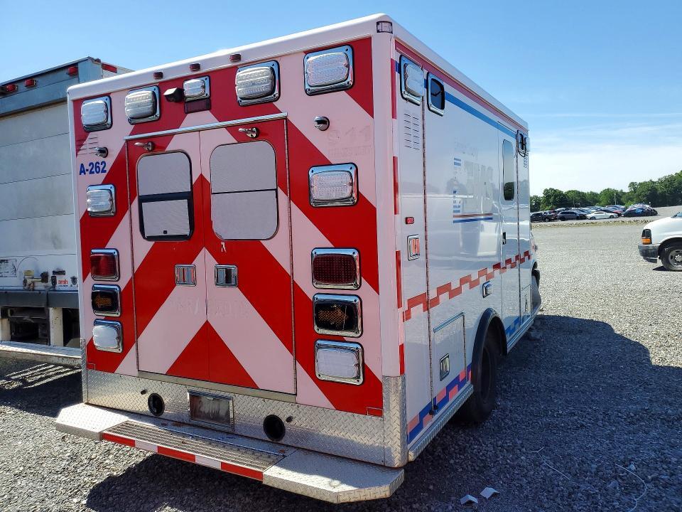 2019 CHEVROLET EXPRESS G3500 AMBULANCE — Фото 3 из 12