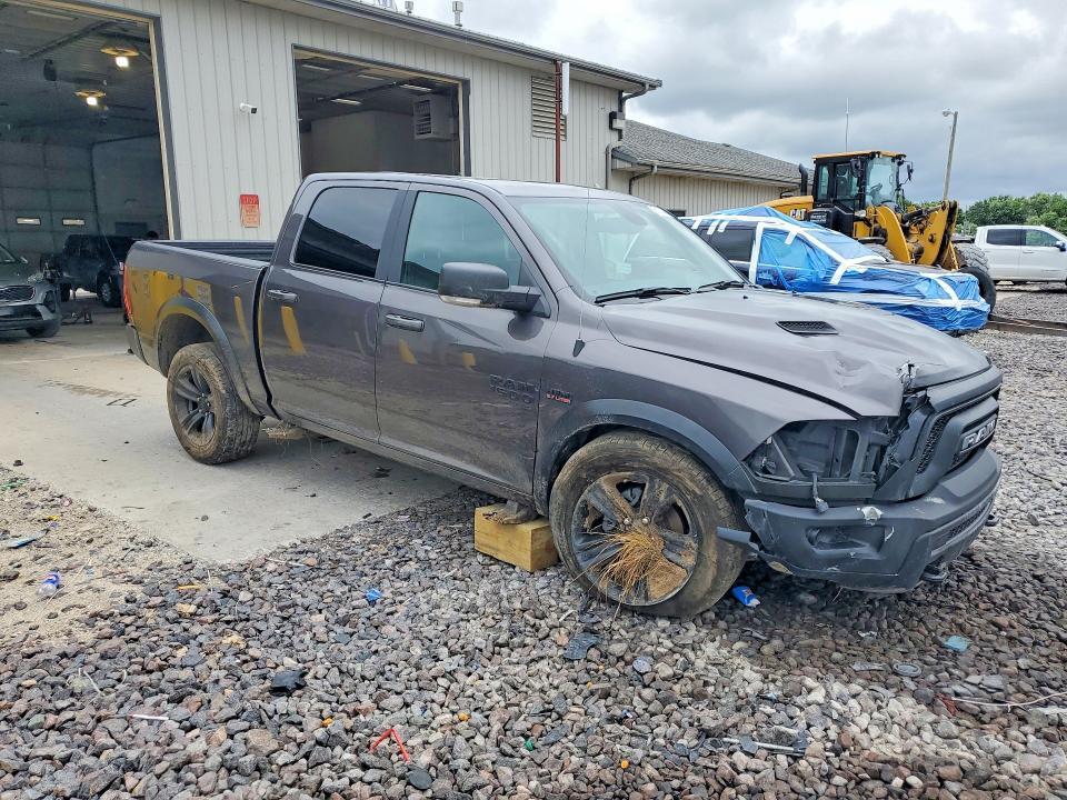 2021 RAM 1500 CLASSIC SLT — Фото 4 из 12