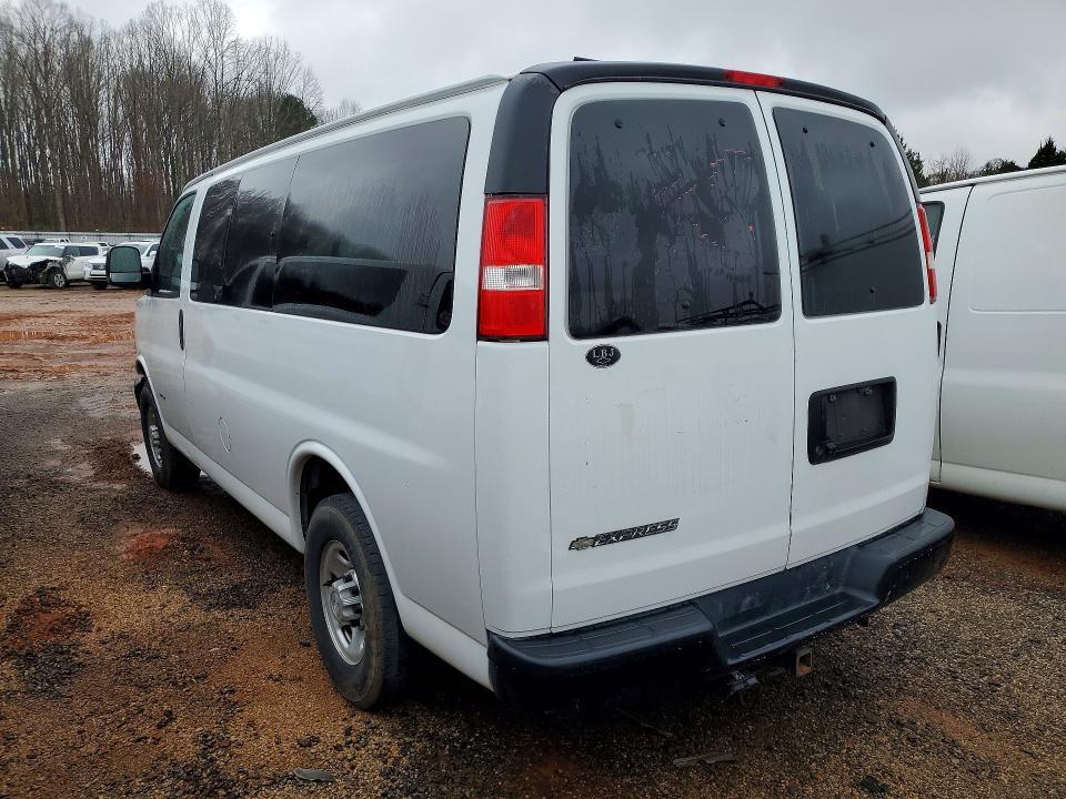 2019 CHEVROLET EXPRESS G3500 LS  2.8L 4C TDSL PASSENGER — Фото 2 из 13
