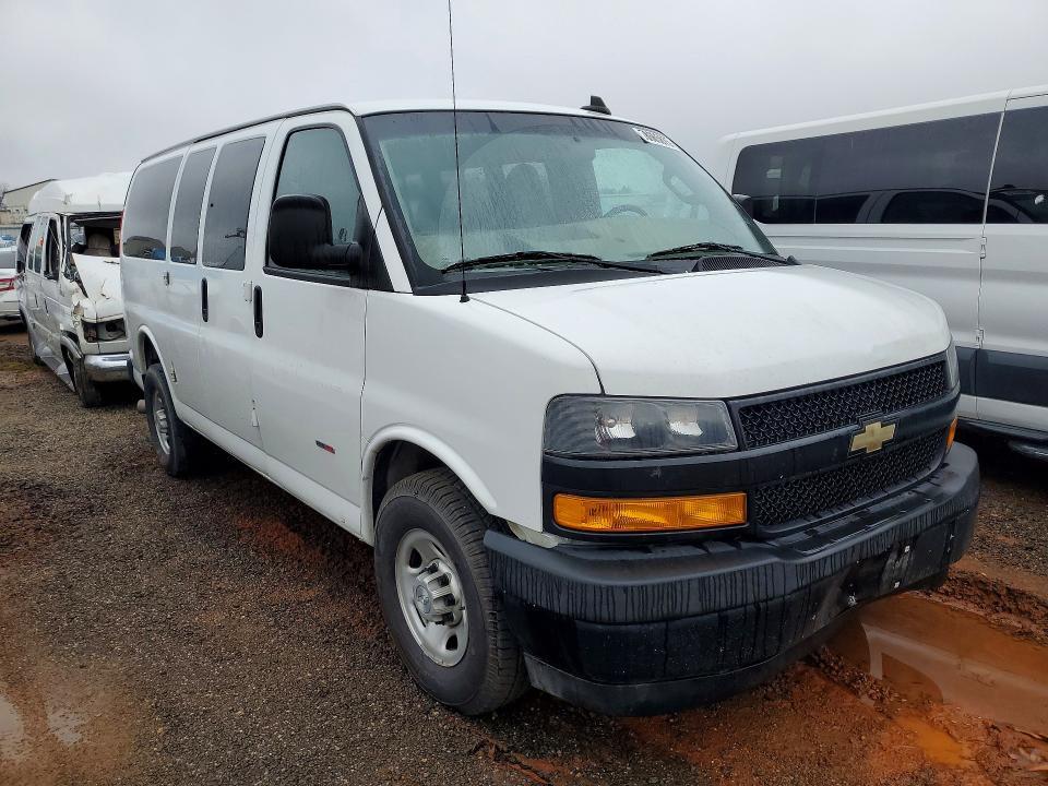 2019 CHEVROLET EXPRESS G3500 LS  2.8L 4C TDSL PASSENGER — Фото 4 из 13