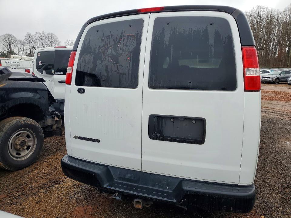 2019 CHEVROLET EXPRESS G3500 LS  2.8L 4C TDSL PASSENGER — Фото 6 из 13
