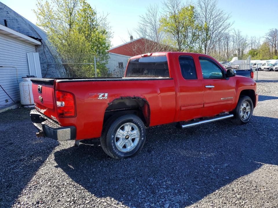 2011 CHEVROLET SILVERADO K1500 LT — Фото 3 из 12