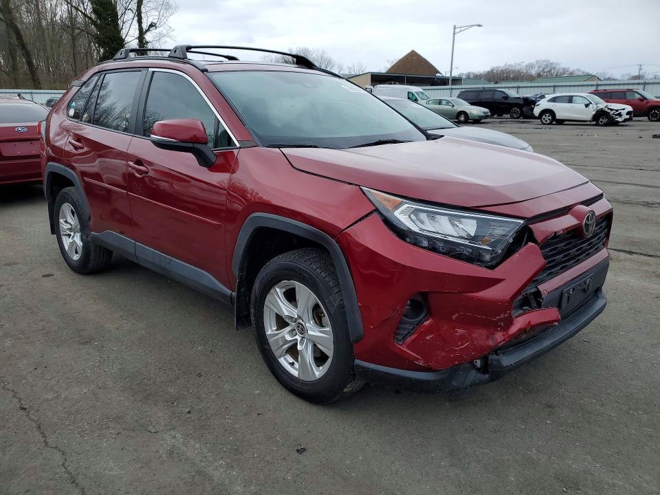 2021 TOYOTA RAV4 XLE — Фото 4 из 12