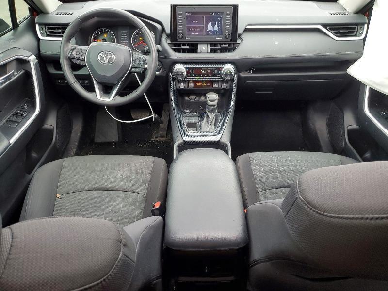 2021 TOYOTA RAV4 XLE — Фото 8 из 12