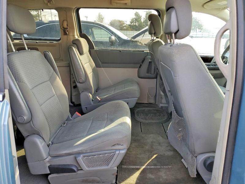 2010 CHRYSLER TOWN & COUNTRY TOURING — Фото 11 из 13