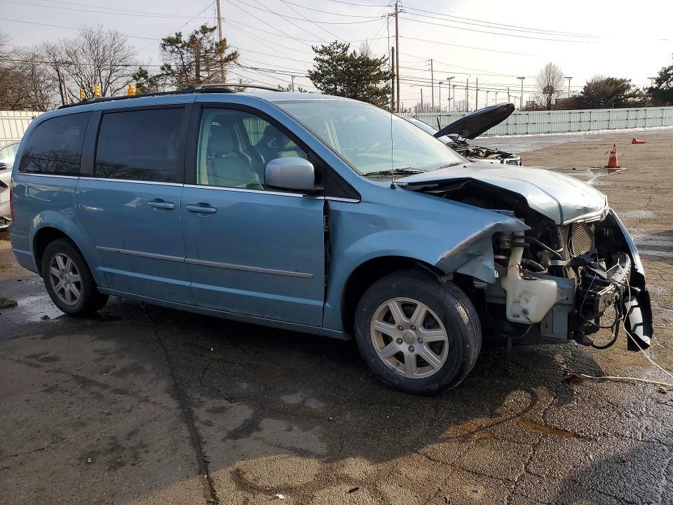 2010 CHRYSLER TOWN & COUNTRY TOURING — Фото 4 из 13