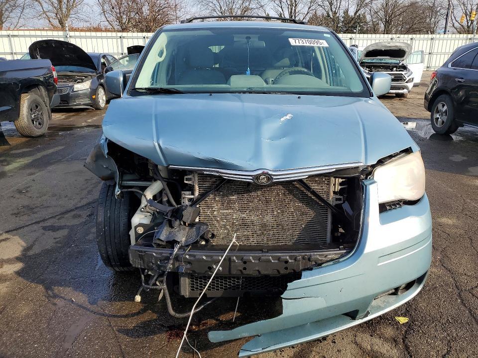 2010 CHRYSLER TOWN & COUNTRY TOURING — Фото 5 из 13