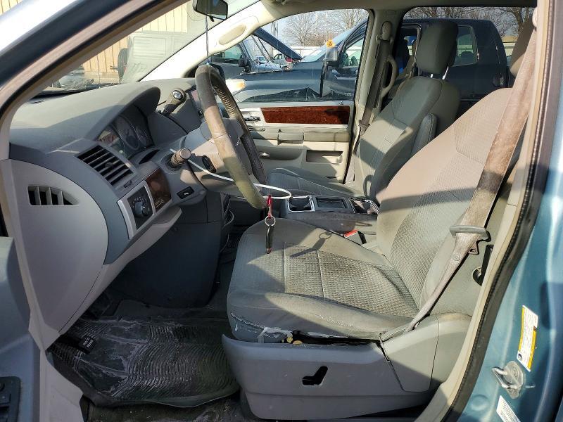 2010 CHRYSLER TOWN & COUNTRY TOURING — Фото 7 из 13