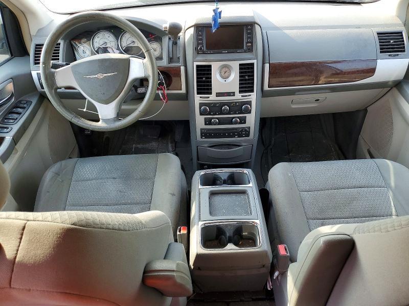 2010 CHRYSLER TOWN & COUNTRY TOURING — Фото 8 из 13