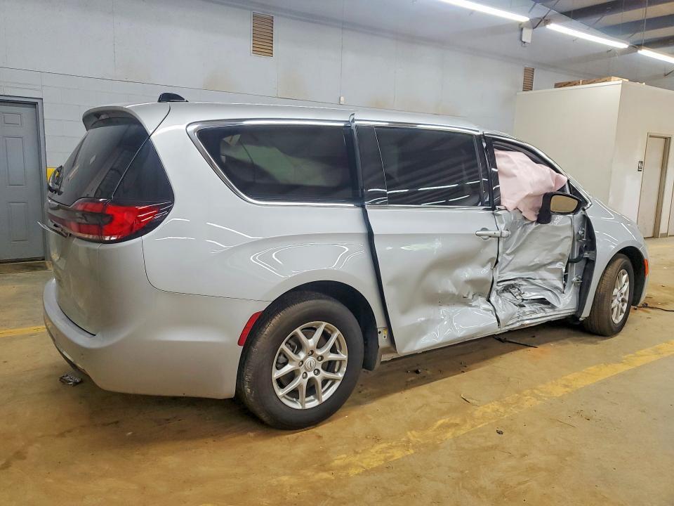 2026 CHRYSLER PACIFICA SELECT — Фото 3 из 13