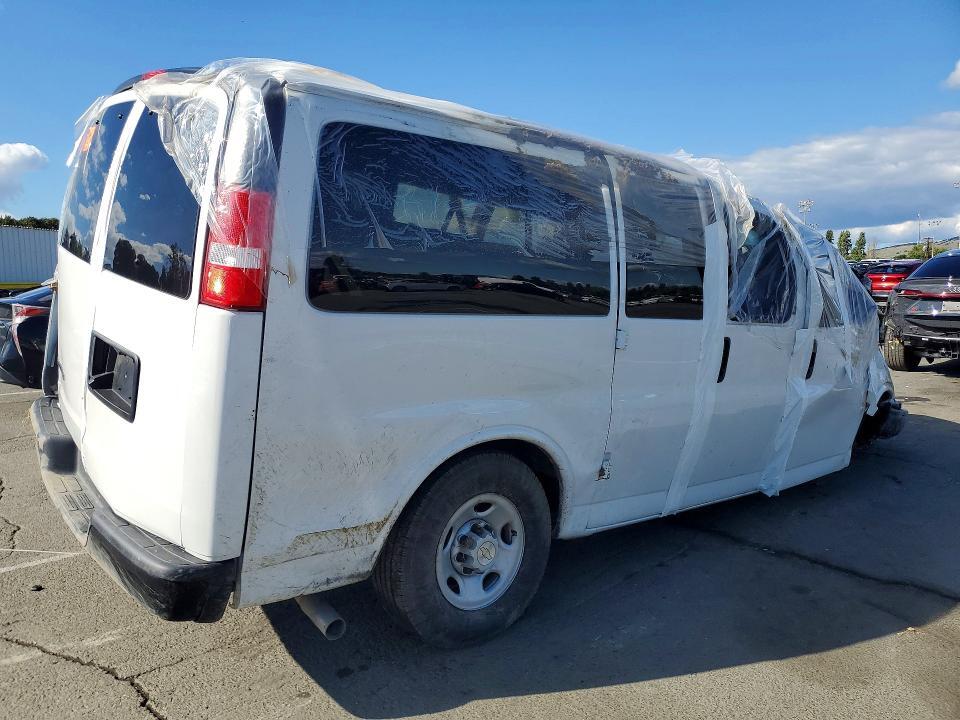 2025 CHEVROLET EXPRESS G2500 LS PASSENGER VAN — Фото 3 из 13