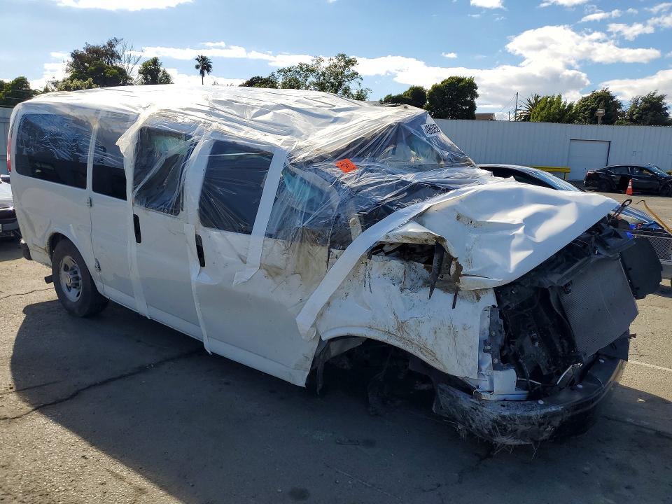 2025 CHEVROLET EXPRESS G2500 LS PASSENGER VAN — Фото 4 из 13