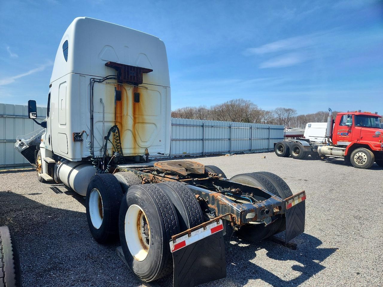 2015 FREIGHTLINER CASCADIA 125 SEMI TRUCK — Фото 3 из 10