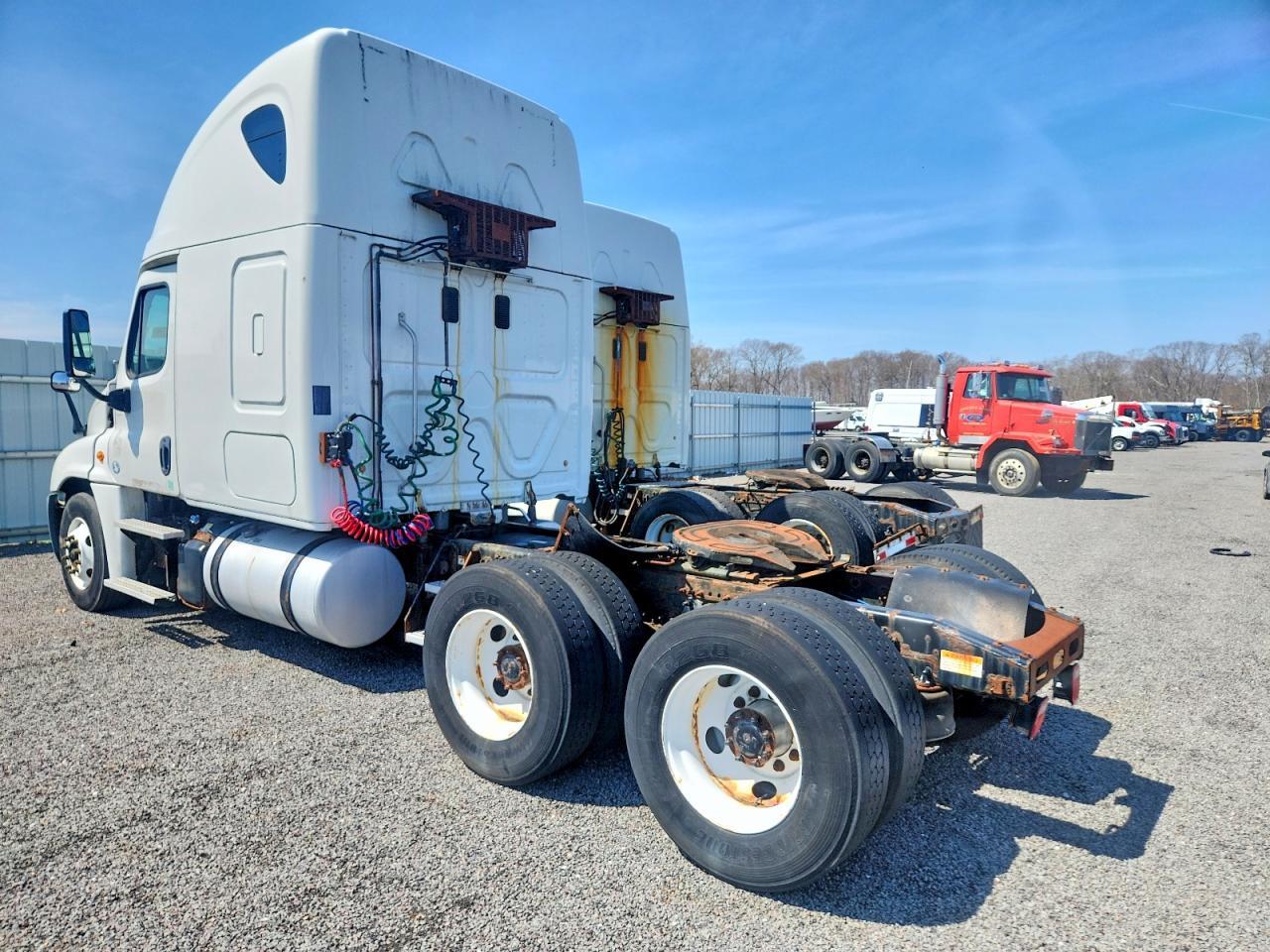 2015 FREIGHTLINER CASCADIA 125 SEMI TRUCK — Фото 3 из 10