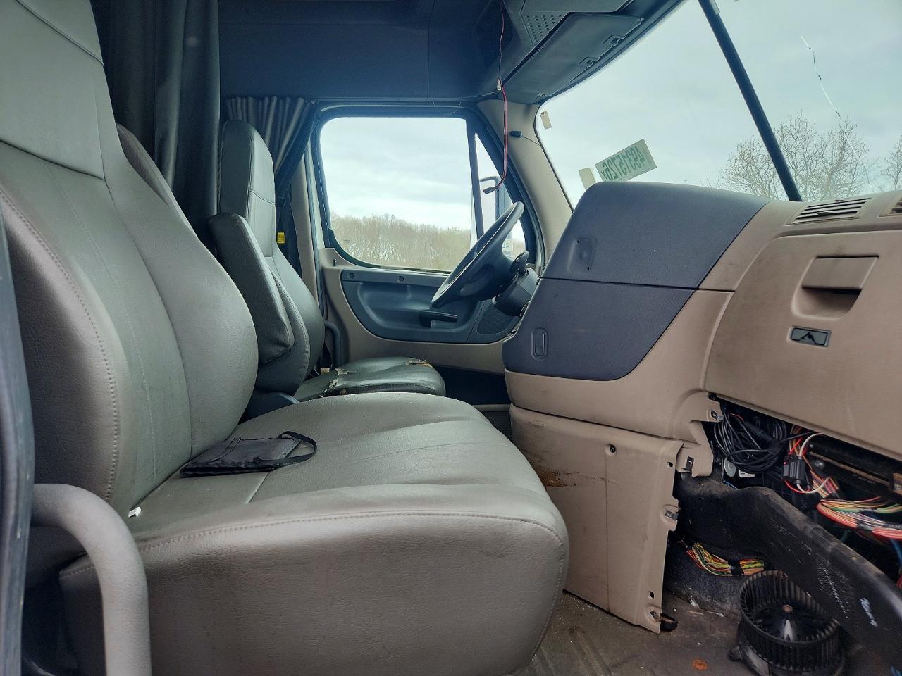 2015 FREIGHTLINER CASCADIA 125 SEMI TRUCK — Фото 5 из 10