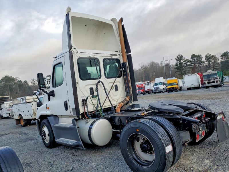 2016 FREIGHTLINER CASCADIA 125 SEMI TRUCK — Фото 3 из 10