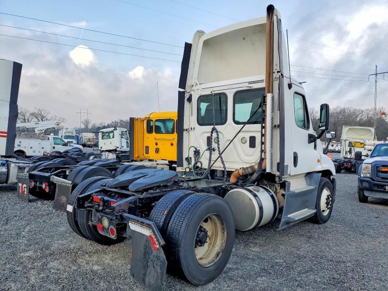 2016 FREIGHTLINER CASCADIA 125 SEMI TRUCK — Фото 4 из 10