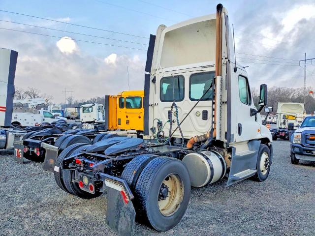 2016 FREIGHTLINER CASCADIA 125 SEMI TRUCK — Фото 6 из 10