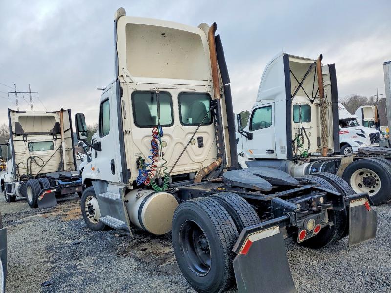 2016 FREIGHTLINER CASCADIA 125 SEMI TRUCK — Фото 3 из 10