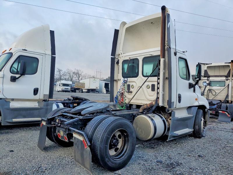 2016 FREIGHTLINER CASCADIA 125 SEMI TRUCK — Фото 4 из 10