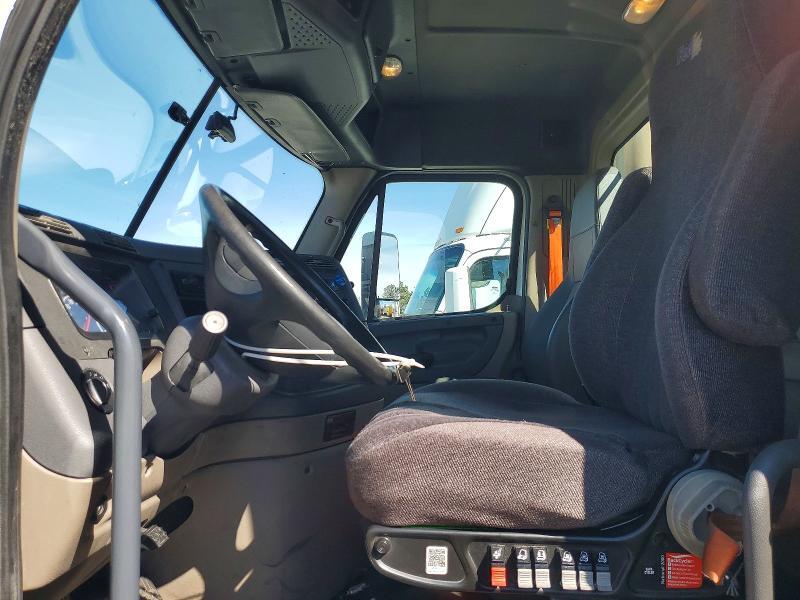 2016 FREIGHTLINER CASCADIA 125 SEMI TRUCK — Фото 5 из 10