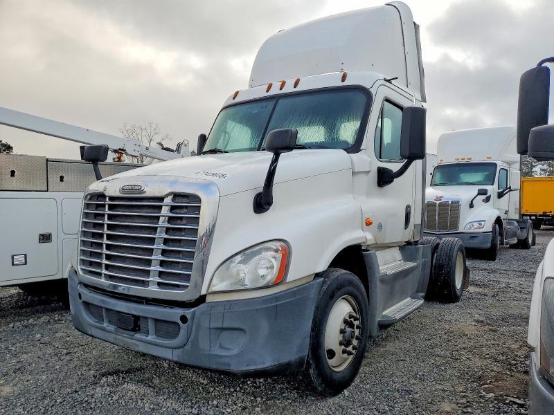 2016 FREIGHTLINER CASCADIA 125 SEMI TRUCK — Фото 2 из 10
