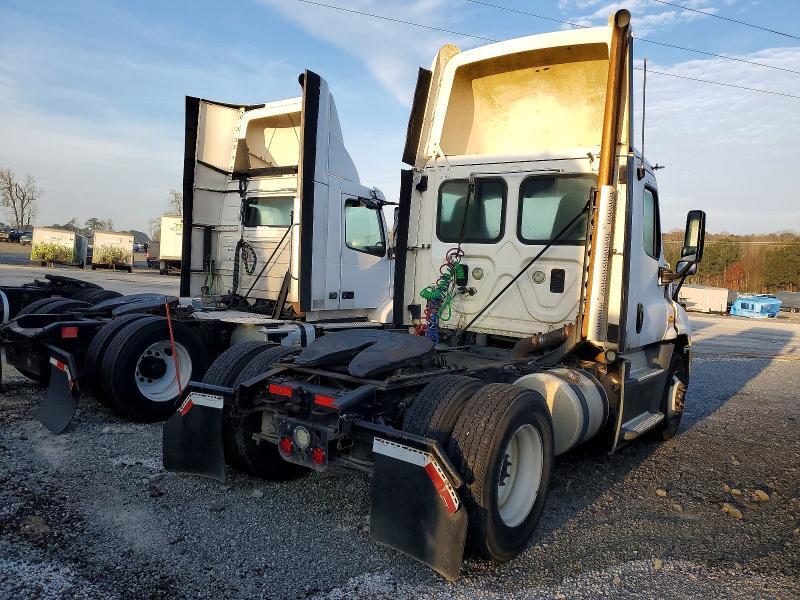 2016 FREIGHTLINER CASCADIA 125 SEMI TRUCK — Фото 4 из 10
