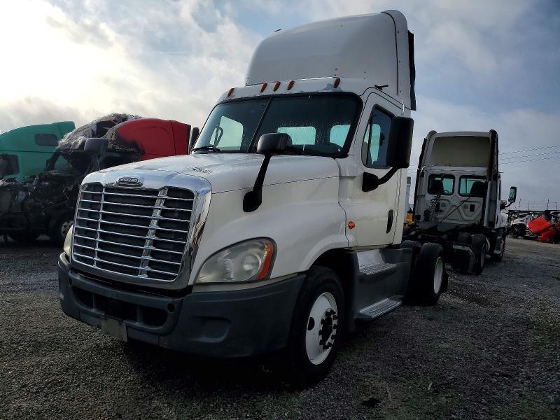 2016 FREIGHTLINER CASCADIA 125 SEMI TRUCK — Фото 2 из 10