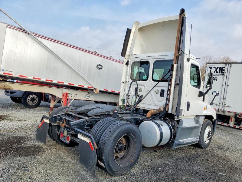 2016 FREIGHTLINER CASCADIA 125 SEMI TRUCK — Фото 4 из 10